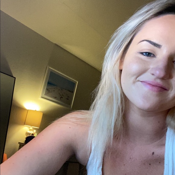 Meet your Posher, Alessandra - Picture 1 of 1